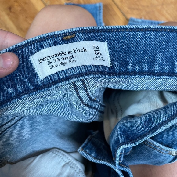 Abercrombie asymmetrical 90s jean - Picture 2 of 3